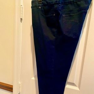 NWOT Chico's So Slimming Denim Cropped/Ankle Jean size 1.5